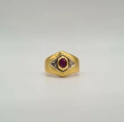 Bague or jaune sertie de diamants et rubis