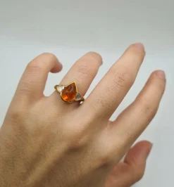 Bague or jaune sertie de diamants et une citrine