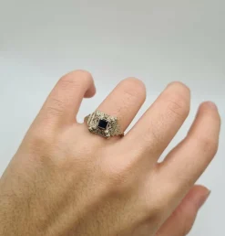 Bague or jaune sertie de saphir et diamants