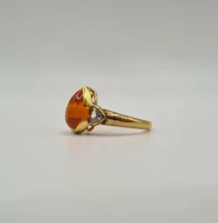 Bague or jaune sertie de diamants et une citrine