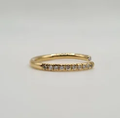 Bague or jaune sertie de diamants