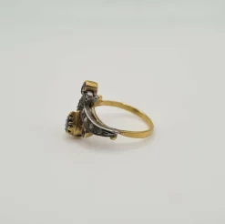 Bague or jaune sertie de saphir