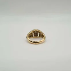 Bague or jaune sertie de diamants ronds et baguettes