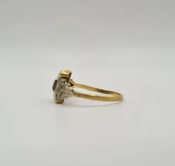 Bague or jaune sertie de saphir et diamants