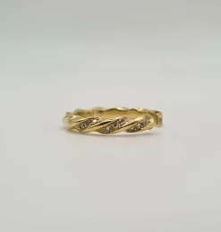 Bague or jaune sertie de diamants
