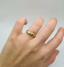 Bague or jaune sertie d’un diamant