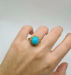 Bague or jaune sertie d’une turquoise