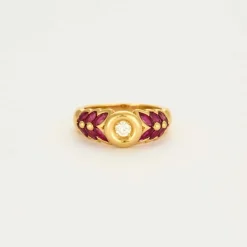 Bague or jaune sertie d'un diamant avec rubis