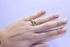 Bague Or jaune texturée