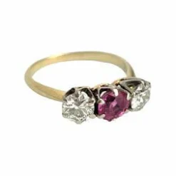 Bague or jaune trilogie saphir rose et diamants
