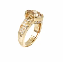 Bague or jaune, zircon, pavage diamant.