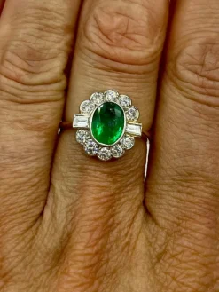 Bague or platine émeraude diamants