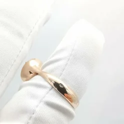 Bague or rose et diamants