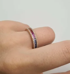 Bague or rose sertie de diamants et saphir multi-couleur
