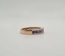 Bague or rose sertie de diamants et saphir multi-couleur