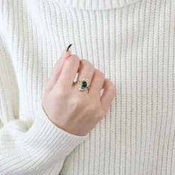 BAGUE OR SAPHIR ET DIAMANTS.