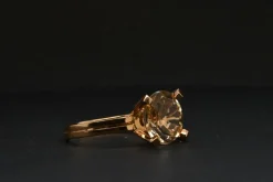 Bague ornée d'une Citrine Taille Brillant en or