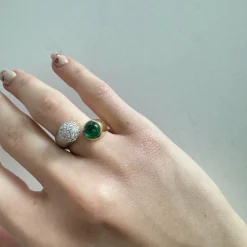 Bague ouverte émeraude diamants
