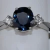Bague ovale en or blanc avec saphirs et diamants