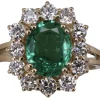 Bague ovale en or jaune pavé d'émeraudes et de diamants