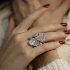 Bague Palmiero Coeurs sertie de 7,50 Cts de diamants brillants en or gris 18k. Taille 53.
