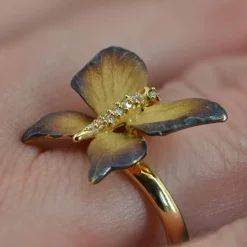 Bague papillon en émail et diamants