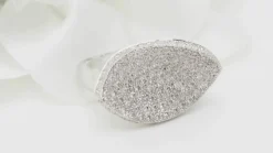 Bague pavage en or blanc et diamants