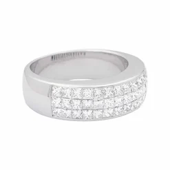 Bague pavage or blanc, diamants princesse.