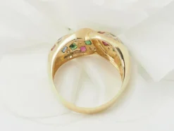 Bague pavée en or jaune, diamants et pierres précieuses
