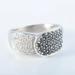 Bague pavée or blanc onyx et diamants