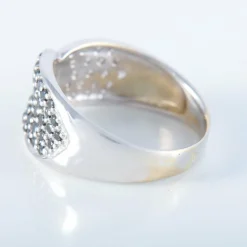 Bague pavée or blanc onyx et diamants