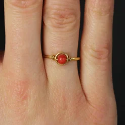 Bague perle de corail or jaune