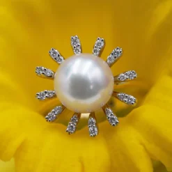 Bague perle de cutlure Akoya et diamants flocon