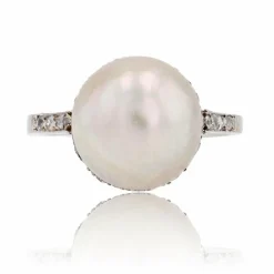 Bague perle Mabé et diamants en platine