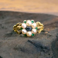 Bague Perles, pierres de lune, émeraudes