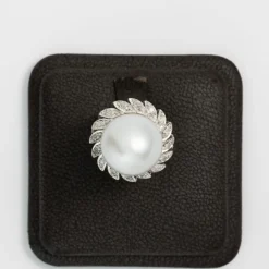Bague platine, diamants et perles de culture