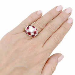 Bague platine, diamants, rubis.