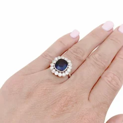 Bague platine, diamants, saphir.