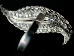 Bague platine en forme de feuille ornée de 4,65 carats