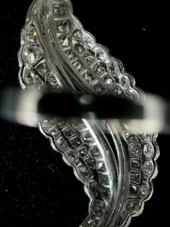 Bague platine en forme de feuille ornée de 4,65 carats