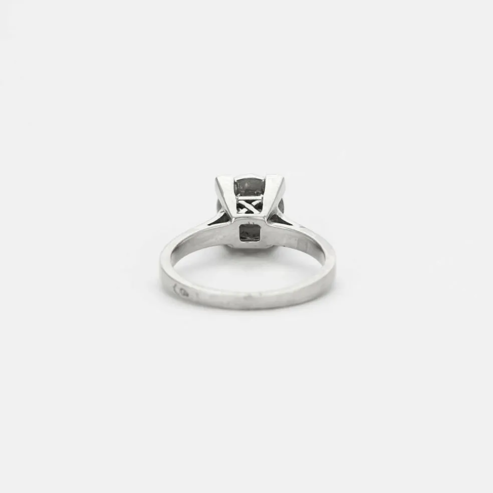 Bague platine et or gris avec diamant