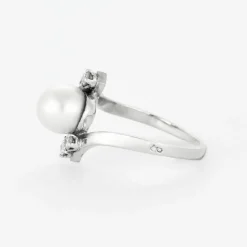 Bague platine et or gris, perle et diamants