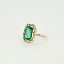 Bague platine et or jaune émeraude et diamants