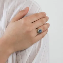 Bague platine, or gris saphir et diamants