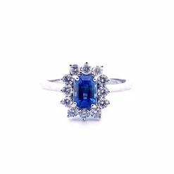 Bague platine saphir taille émeraude diamants