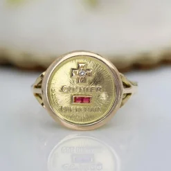 Bague plus qu'hier moins que demain en or