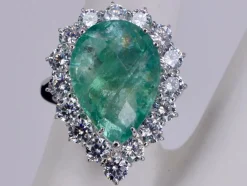 Bague Poire Colombienne Emeraude et Diamants Or blanc 18 carats