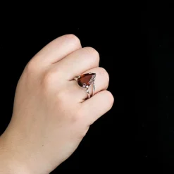 Bague Poire or blanc grenat