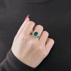 Bague Pompadour Emeraude Entourage Diamants Or Blanc