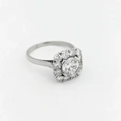 Bague Pompadour en or blanc Platine et diamants